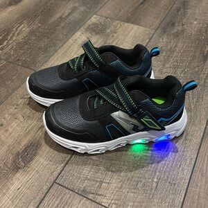 Boys size 2 light up shoes
